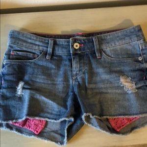 Levi’s Shorty Short Size 5